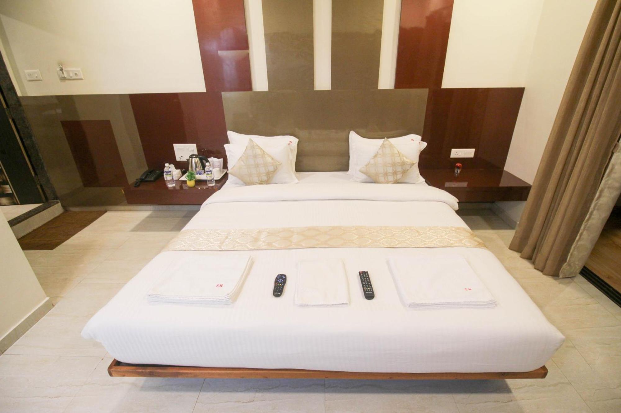Shardul Heritage The Resort 马哈巴莱斯赫瓦尔 外观 照片