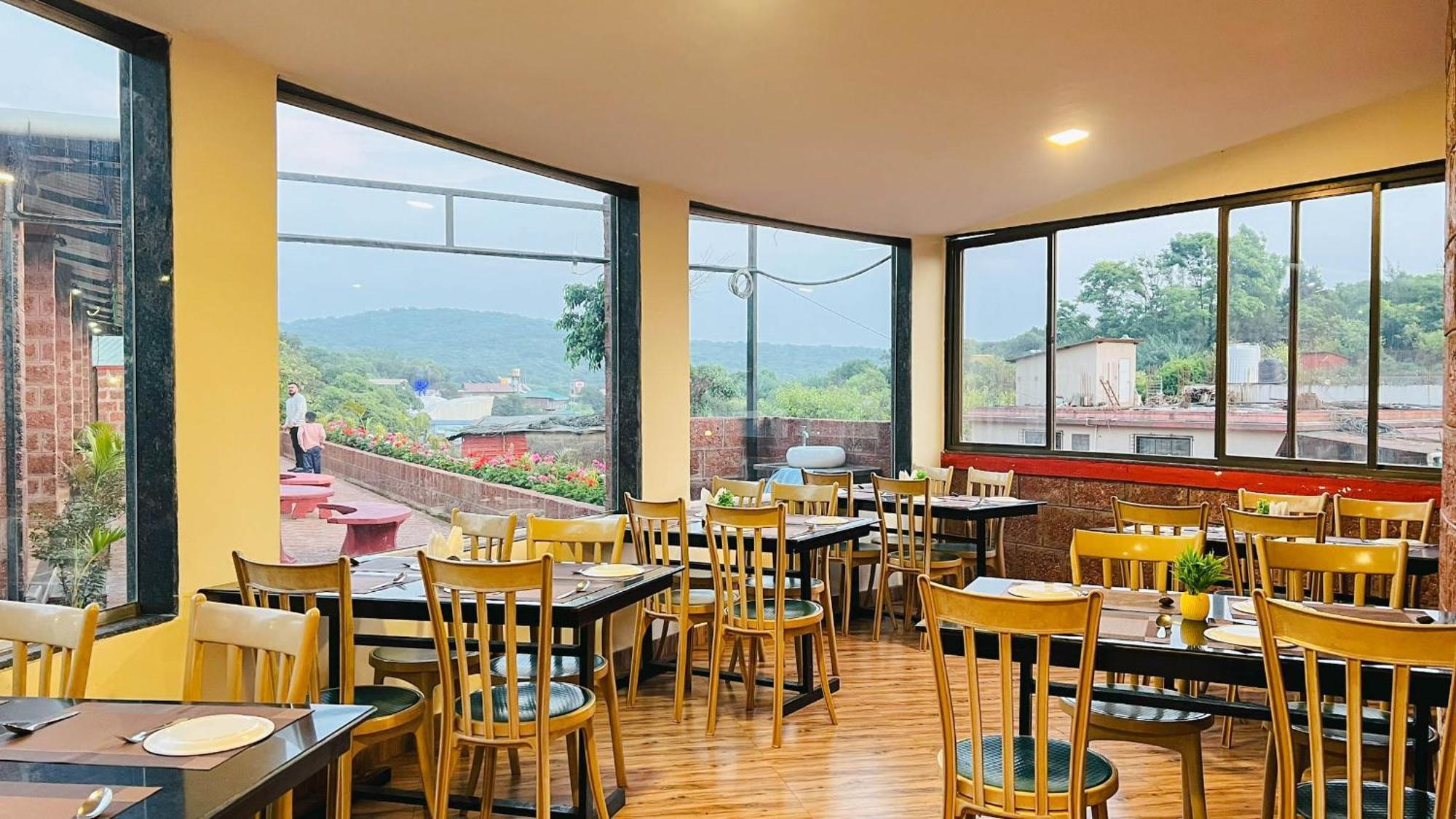 Shardul Heritage The Resort 马哈巴莱斯赫瓦尔 外观 照片