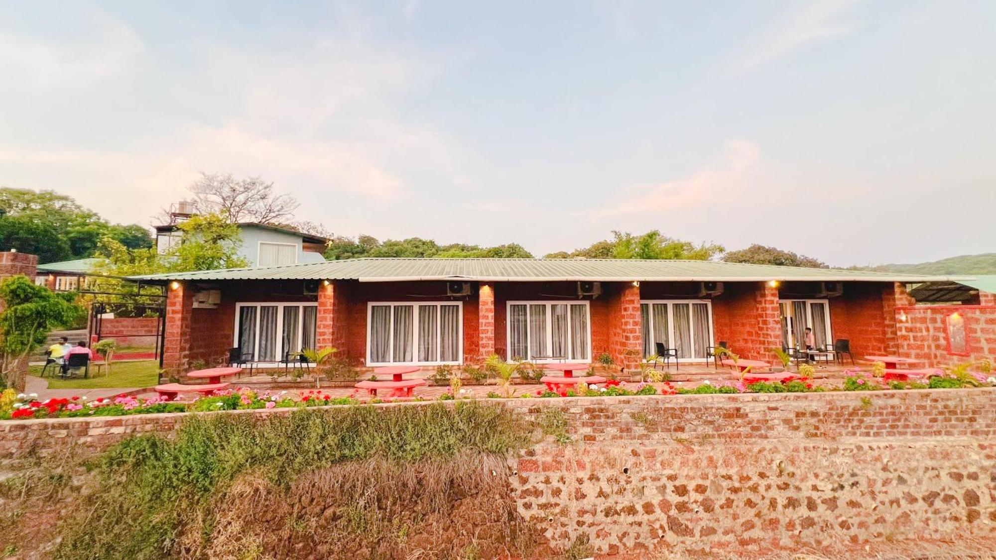 Shardul Heritage The Resort 马哈巴莱斯赫瓦尔 外观 照片