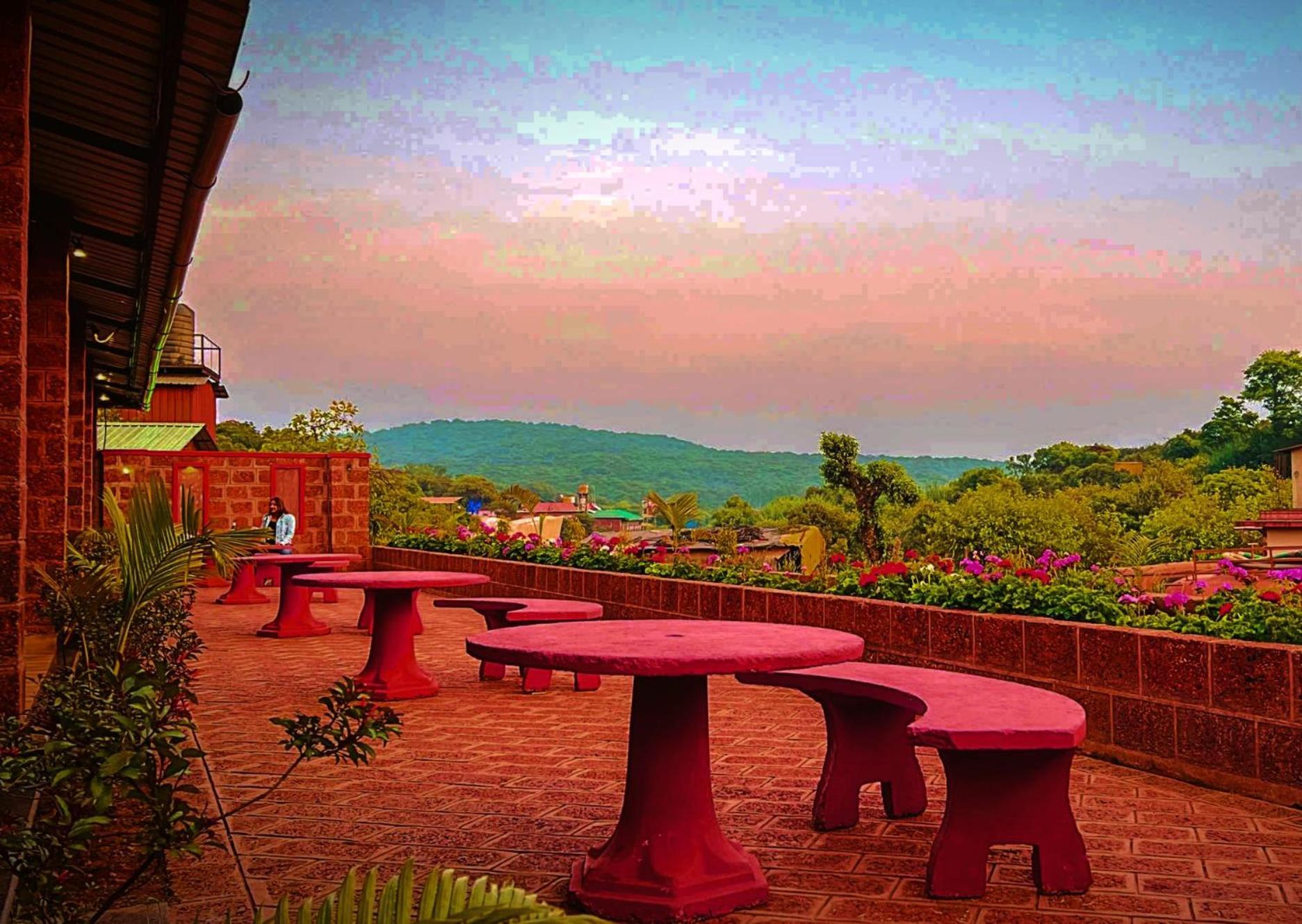 Shardul Heritage The Resort 马哈巴莱斯赫瓦尔 外观 照片